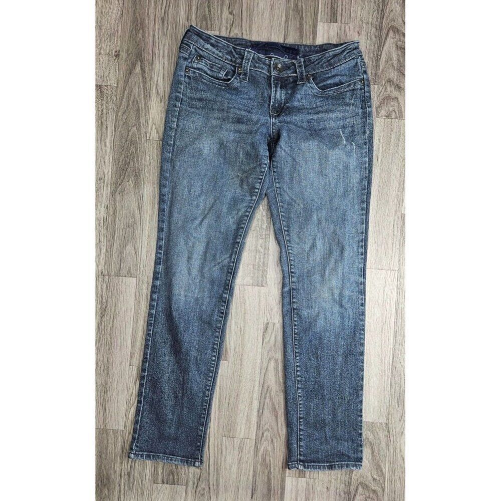 (3/$35) Refuge Size 5 Pockets Distressed Whiskered Embroidered Denim Blue Jeans